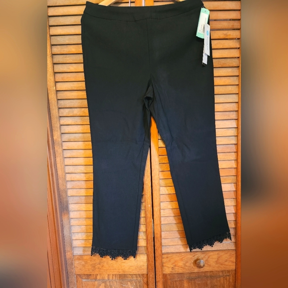 Lace Hem Capri